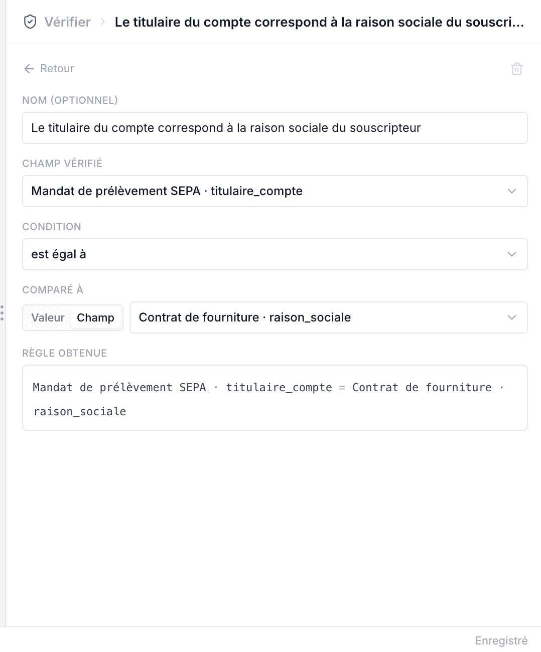 Une règle ouverte : le champ vérifié, la condition, le champ auquel il est comparé, et la règle obtenue rappelée en toutes lettres.